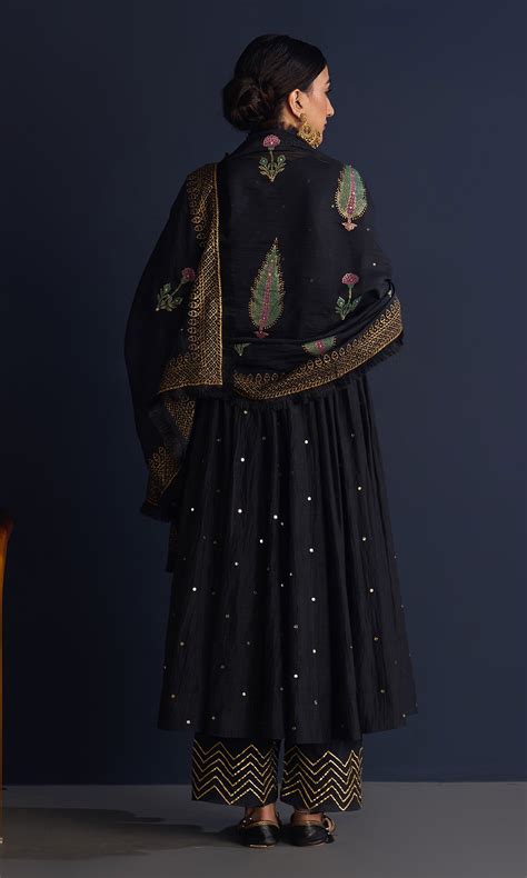 Ridhiiee Suuri | Shop Online for Latest Collections