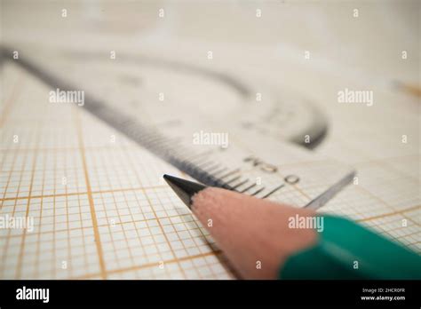 Using Pencil for Measurement 的图像结果