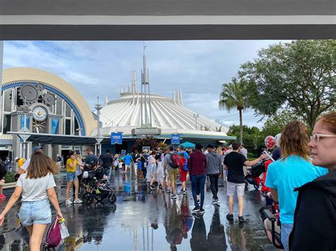 Ex-Disney Park Employee Reveals The Biggest 9 Mistakes Visitors Make - Planner at Heart