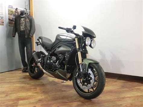Details zum Custom-Bike Triumph Speed Triple 1050 Matt Khaki Green des Händlers Triumph Dortmund