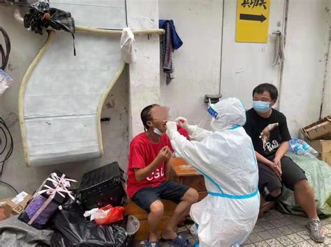 疫情防控一个也不能少！广州白云为流浪人员测核酸、种疫苗