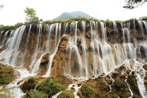 東アジア最大級の滝「黄果樹瀑布」、水量が今夏最大の毎秒110立方メートルに 写真5枚 国際ニュース：AFPBB News