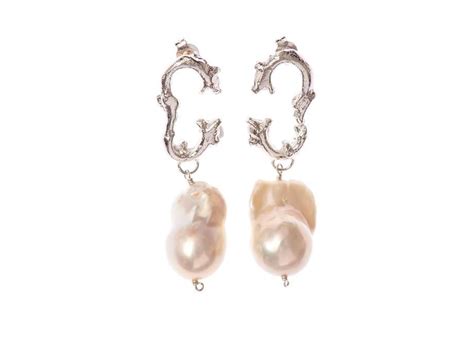 12 earrings and hair accessories to shop the Baroque pearl trend ...