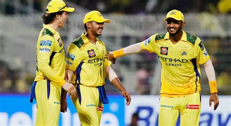 Ayush Mhatre holds on to terrific catch at boundary ropes to send Rinku ...