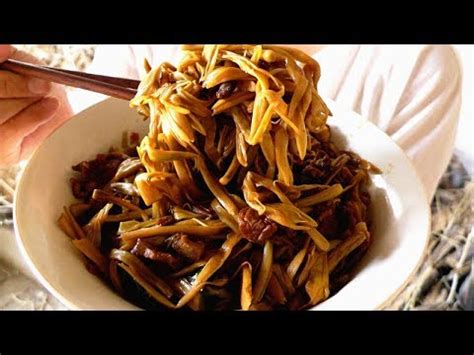 安徽阜阳：天天吃腻了炒菜，做一盆黄花菜炖肉，老香了