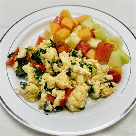 Egg White Spinach Scramble - Macro Meals