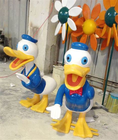 儿童乐园小黄鸭玻璃钢雕塑惠州生产