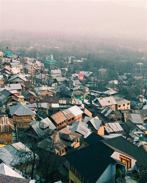High Resolution Image of Building Top View 的图像结果