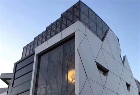 穿孔铝板装饰的外立面幕墙 – 上海迈饰新材料科技有限公司