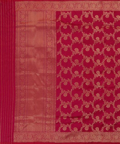 Weaves of Blessings: Handwoven Bridal Dupattas – WeaverStory