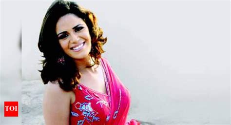 Cyber thugs strip Mona Singh of dignity | Hindi Movie News - Times of India
