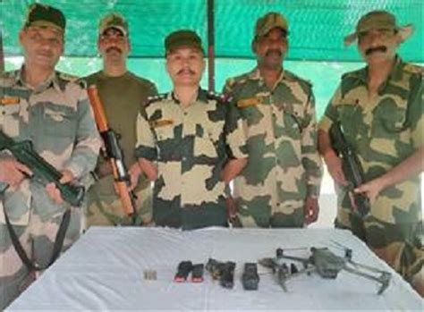 BSF gets big success, 4 smugglers arrested with heroin - Desh Click