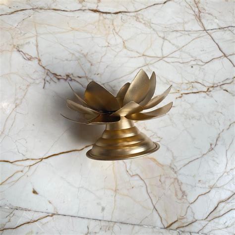 Metal Lotus Tealight Holder with Stand