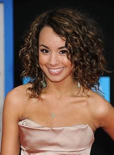 Hairstyles Medium Length Curly Hair by 15 Stylish Shoulder Length Hairstyles And Haircuts For Hairstyles Medium Length Curly Hair
