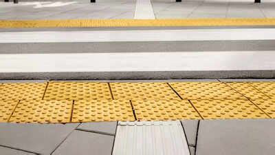 What do the yellow striped tiles on metro and railway stations mean ...