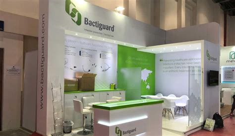 Benchmark Dubai: Customer Reviews, Stands and Services