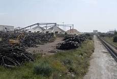 smaltimento traversine ferroviarie ilva la discarica a cielo aperto con le traversine smaltimento traversine ferroviarie ilva la discarica a cielo aperto con le traversine