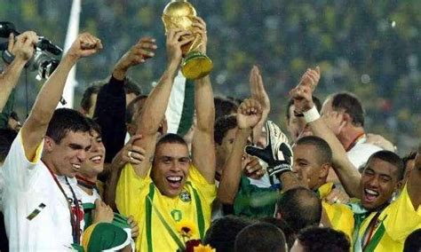 2002世界杯巴西为何能轻松夺冠！
