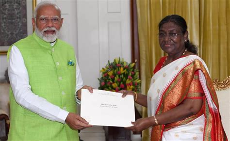 PM Modi tenders resignation to President Murmu