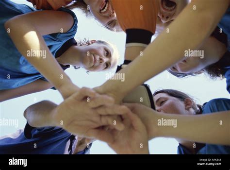 Girls Soccer Team Huddle 的图像结果