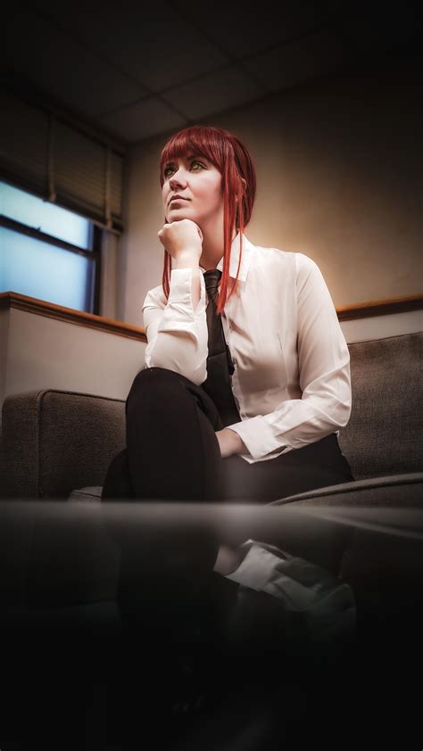 Makima is Listening : r/ChainsawMan