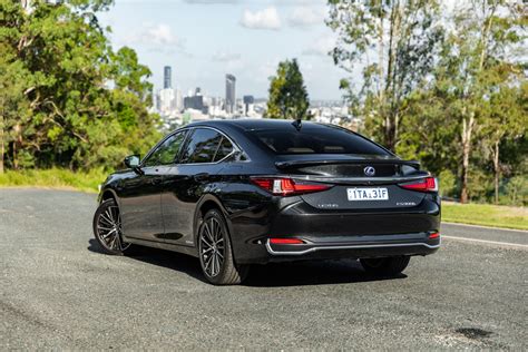 2022 Lexus ES300h Luxury review | CarExpert