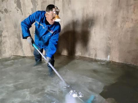 清洗蓄水池 保障居民饮水安全_腾讯新闻
