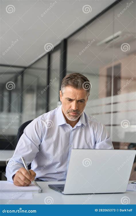 A Man Busy with Computer 的图像结果