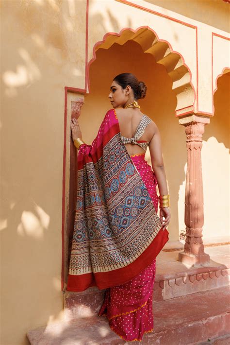 Magenta Pink Ajrakh Pure Bandhani Silk Saree – Geroo Jaipur