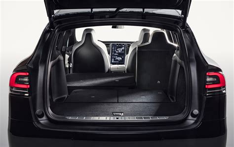 Tesla Model X in 7-seat configuration finally gets fold-flat 2nd row seats [Video]