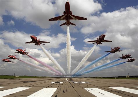 Fear of Landing – The Red Arrows low level flypast over 04 threshold at ...