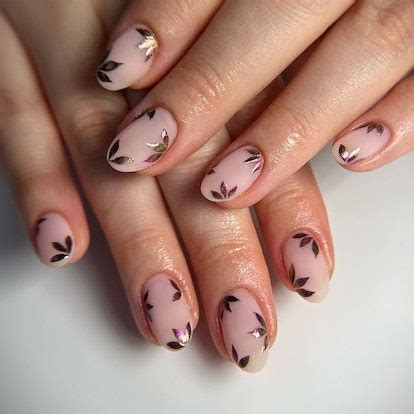 16 Fall Leaf Nail Art Designs That'll Put You In An Autumnal Mood