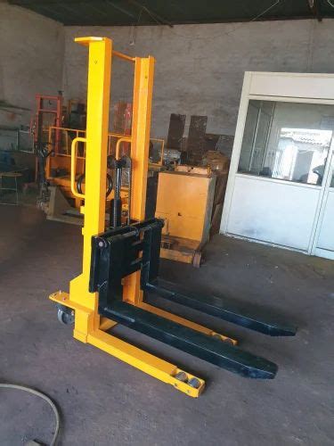 Stacker - Vimal Manual Stacker Manufacturer from Pune