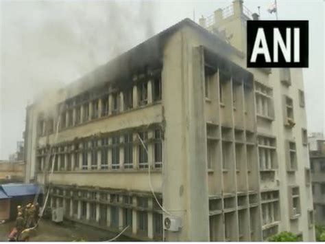 Kolkata: Massive fire breaks out in five-story building; dousing ...