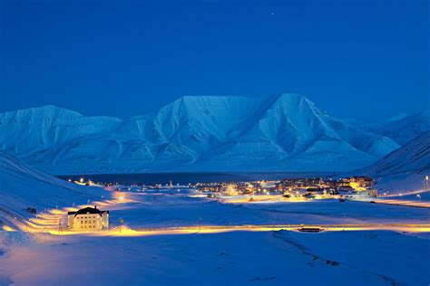 25 photos of longyearbyen northernmost town in the world – Artofit