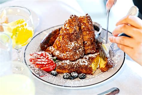 Medium Rare, a $35 Steak Frites Icon From D.C., Saunters Into Town Next Week - Eater NY