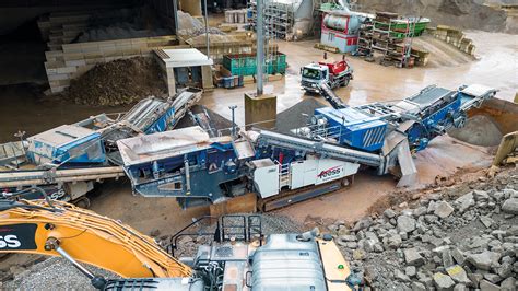 Climate-friendly recycling economy – assisted by the MOBIREX MR 130i ...