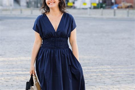 Celebrate In Style: 15 Graduation Guest Dresses For Mom - The Mom Edit