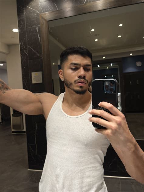 Domini'Q on Twitter: "Different poses for you 👀 https://t.co/DgSOs8eXDq" / Twitter