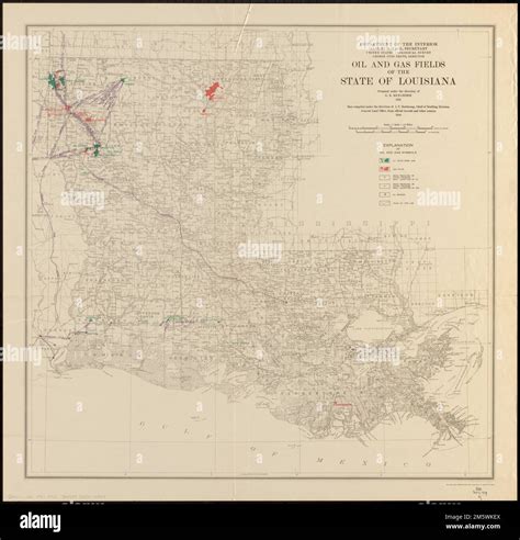 Oil and gas fields of the state of Louisiana. Also shows pipelines ...