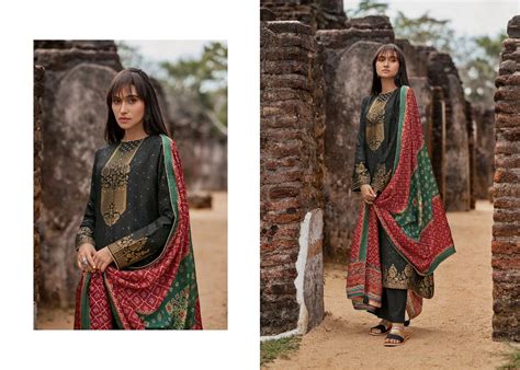VARSHA FASHIONS PATOLA VOL 3 PURE SELF PLACEMENT WOVEN BRANDED LADIES ...