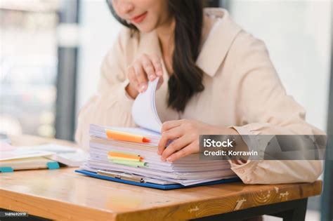 Busy Work Desk 的图像结果