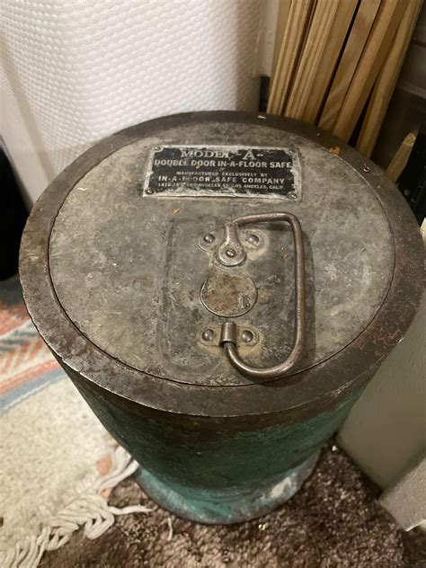 Early 1900s Model A Double Door Floor Safe : r/DIY