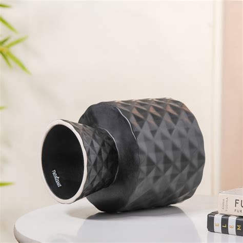 Modern Black Vase With Stand Online - Premium Vase | Nestasia