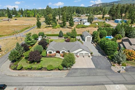 Home for sale in Eatonville: 400 Cessna Court E, Eatonville, WA 98328