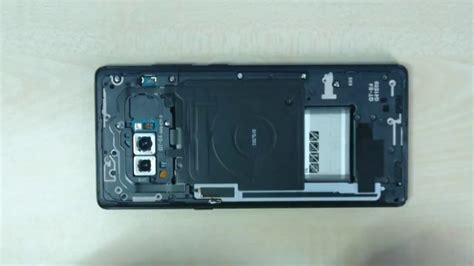 How to Open a Samsung Galaxy Note 8 的图像结果