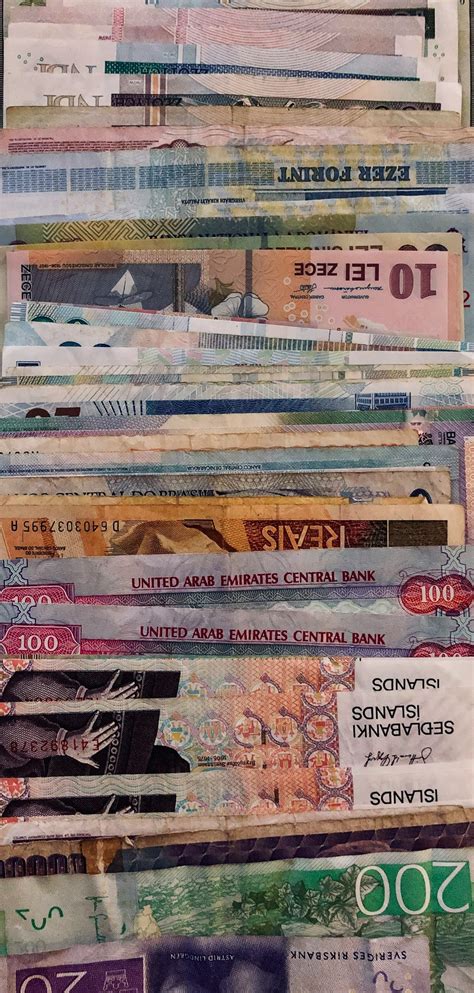 Earnings vs. Income - What's the Difference? | This vs. That