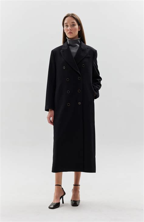 Wool Coat Guide for Women: How to Choose and Style a Wool Coat