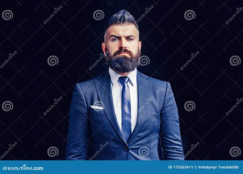 Dark Grey Business Suit 的图像结果