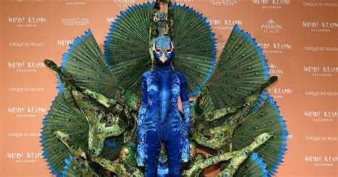 Video: Supermodel Heidi Klum arrives as a peacock at her Halloween ...